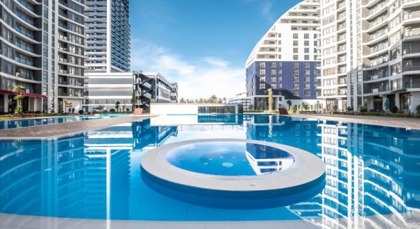 استخر روباز هتل گرندر باتومی استخر روباز هتل گرندر باتومی