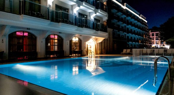 استخر روباز هتل امره بیچ مارماریس استخر روباز هتل امره بیچ مارماریس