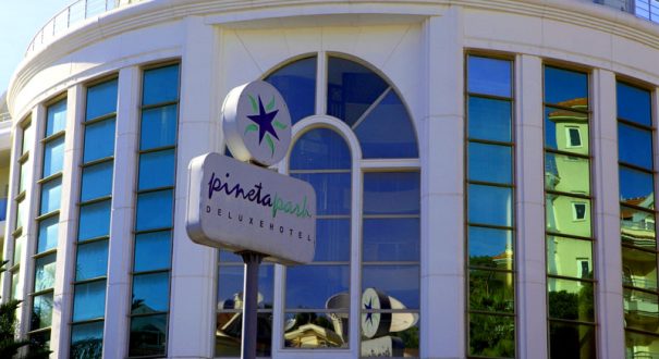 درب ورودی هتل کلاب پینتا درب ورودی هتل کلاب پینتا