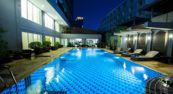 استخر روباز هتل سلکشن پاتایا استخر روباز هتل سلکشن پاتایا