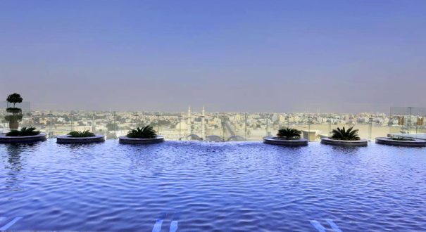 هتل میلینیوم پلازا داون تاون دبی (Millennium Plaza Downtown Hotel) استخر روی پشت بام هتل میلینیوم پلازا داون تاون دبی