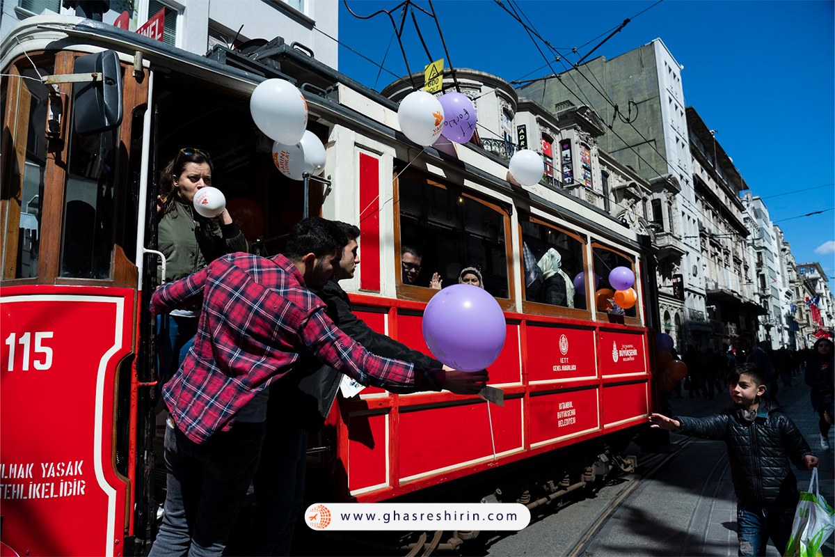 گشتی در خیابان استقلال