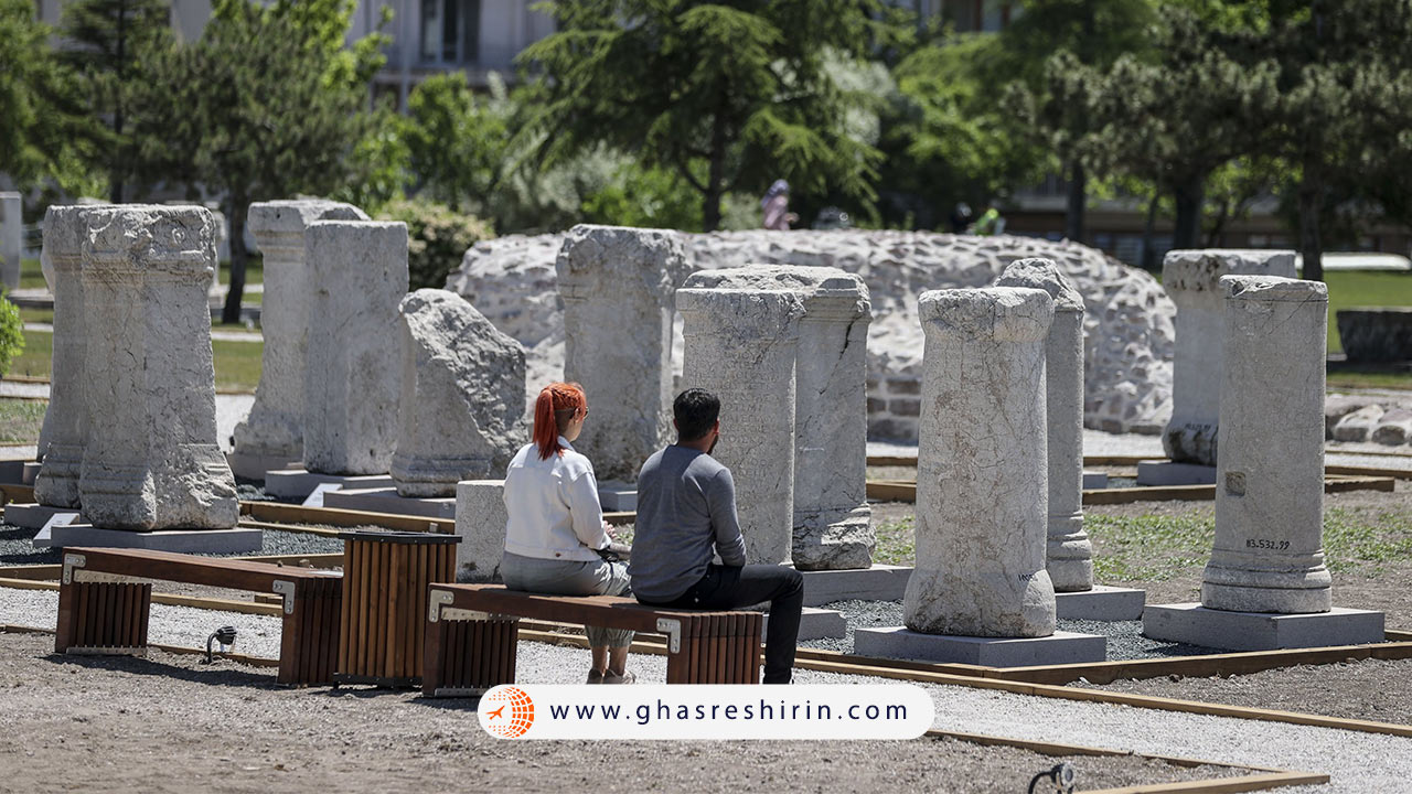 حمام های رومی (The Roman Baths)