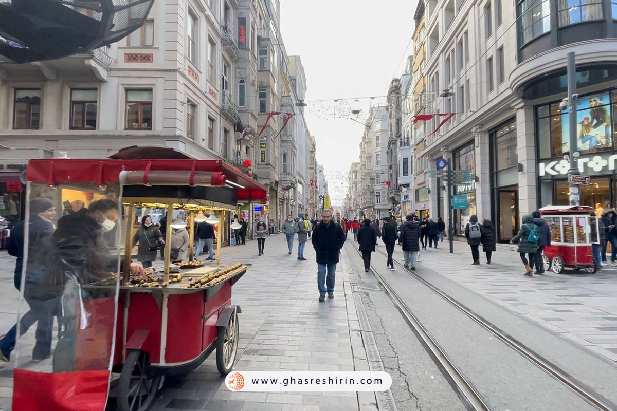 گشت و گذار در خیابان استقلال را فراموش نکنید