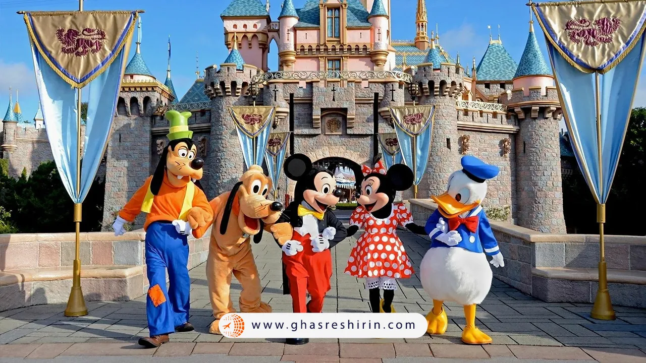 شخصیتهای کارتونی میکی موس دیزنی لند