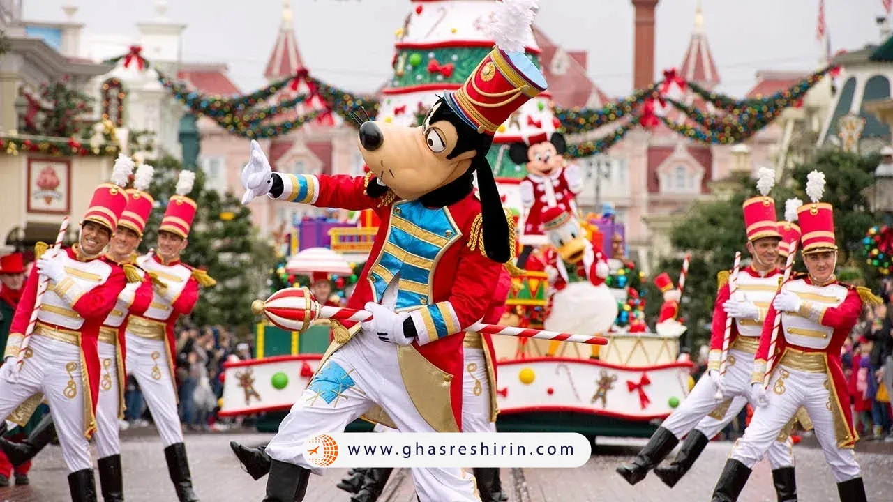 رژه شخصیت ها در دیزنی لند