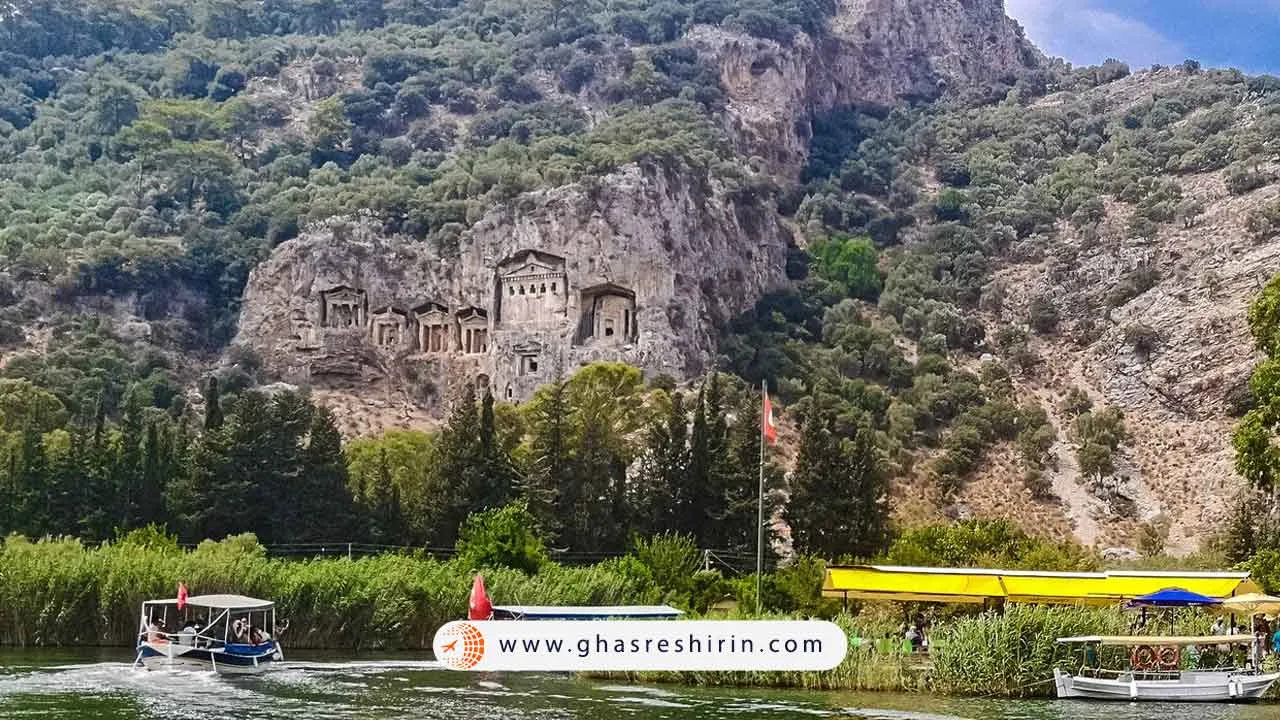 تجربه قایق سواری در میان نیزارها