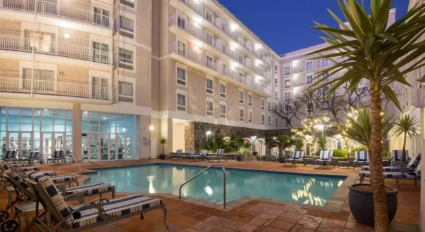 هتل کومودور کیپ تاون (The Commodore Hotel) هتل کومودور کیپ تاون (The Commodore Hotel)