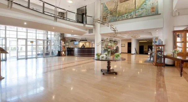 هتل کومودور کیپ تاون (The Commodore Hotel) هتل کومودور کیپ تاون (The Commodore Hotel)