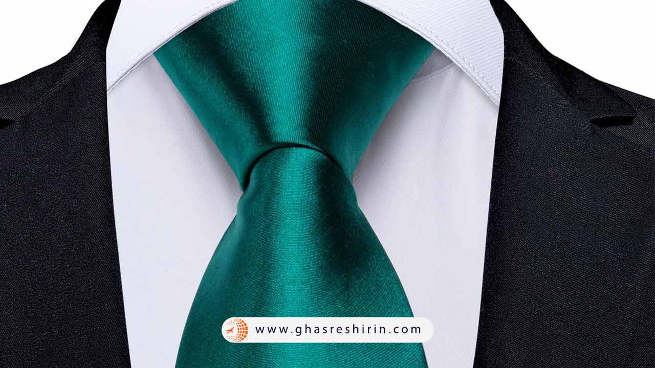 کراوات سبز: نماد طراوت، تعادل و امید