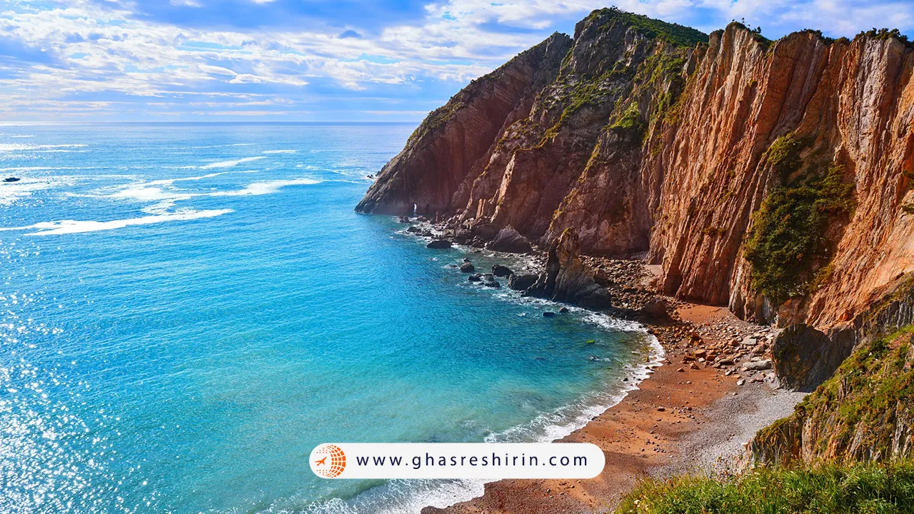 زنان اسپانیا کنار دریا