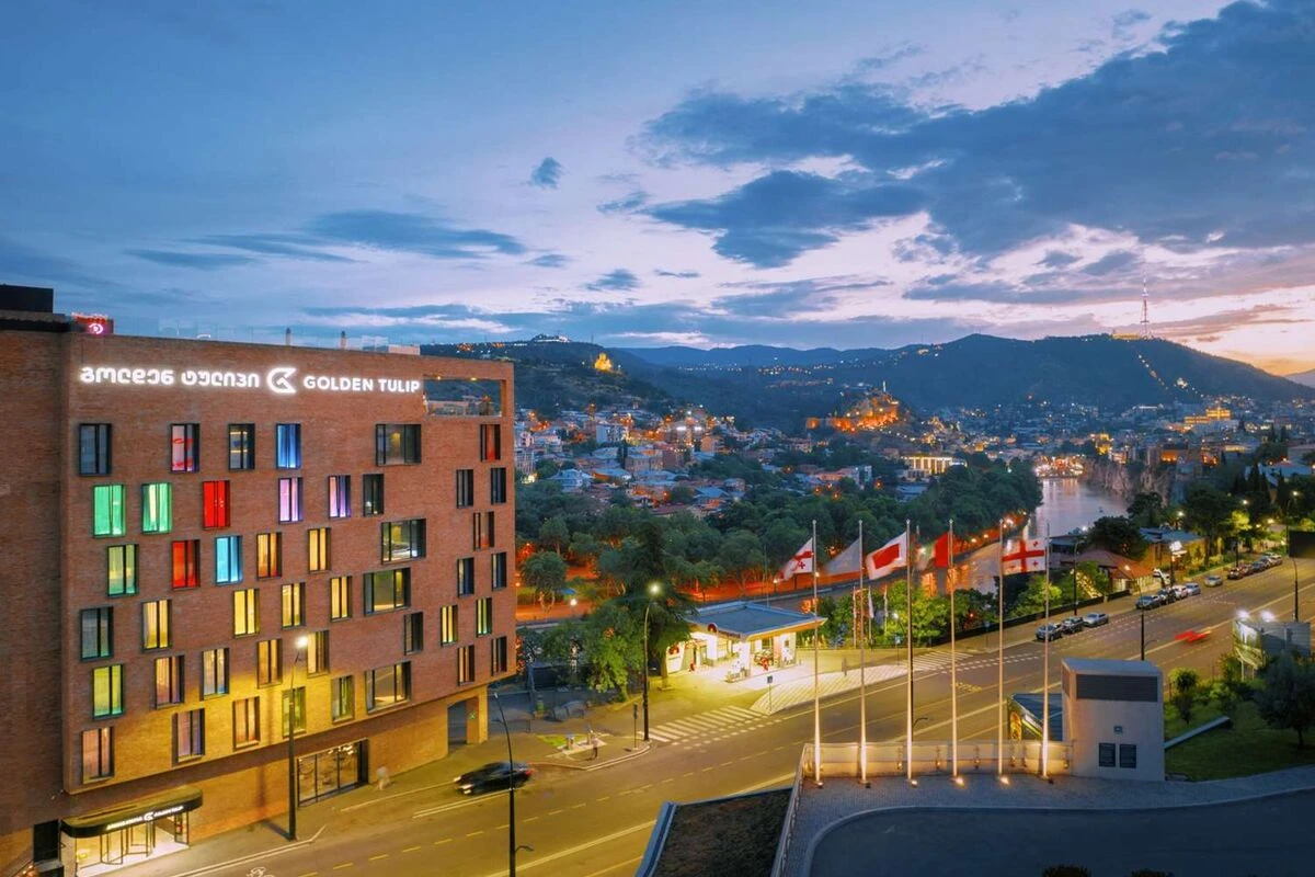 هتل گلدن تولیپ تفلیس (Golden Tulip) هتل گلدن تولیپ تفلیس (Golden Tulip)