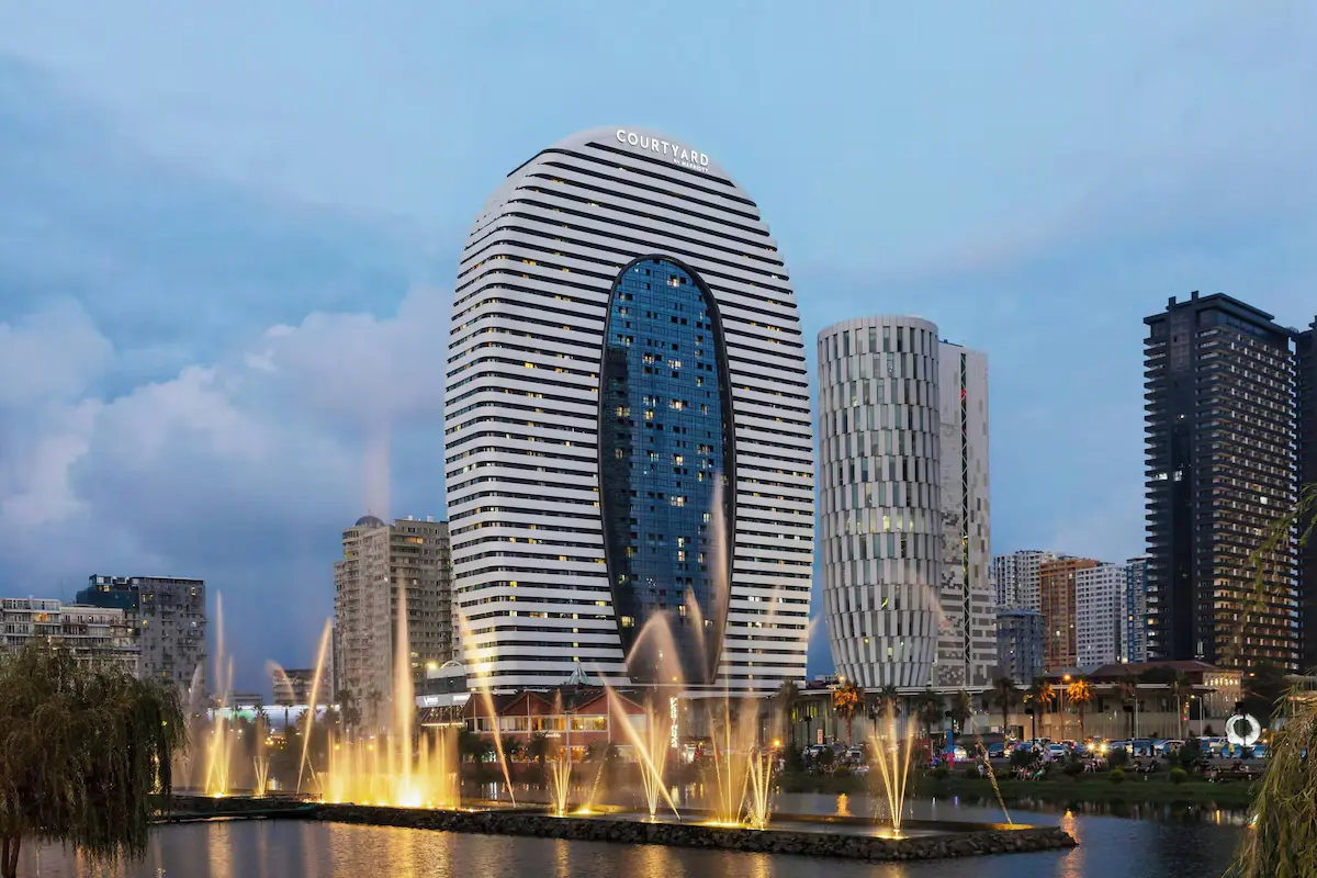 هتل کورت یارد بای ماریوت باتومی (Courtyad By Marriot Batumi) هتل کورت یارد بای ماریوت باتومی (Courtyad By Marriot Batumi)
